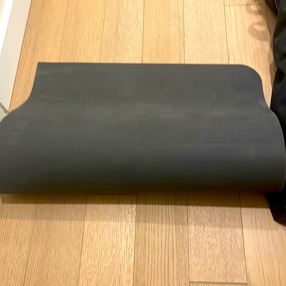 Lululemon yoga mat - used